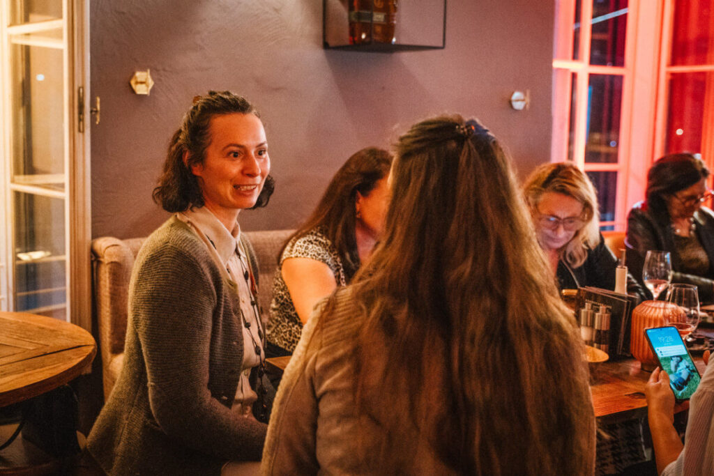Publikum beim LinkedIn Local Event in Salzburg / Gehmacher Café (© Foto: Manuel Spors / LinkedIn Local Salzburg)