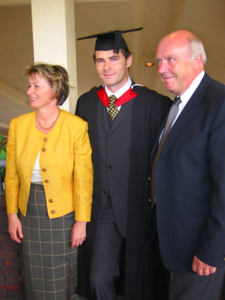 Thomas mit Eltern – Bachelor of Arts, Graduation Ceremony, London
