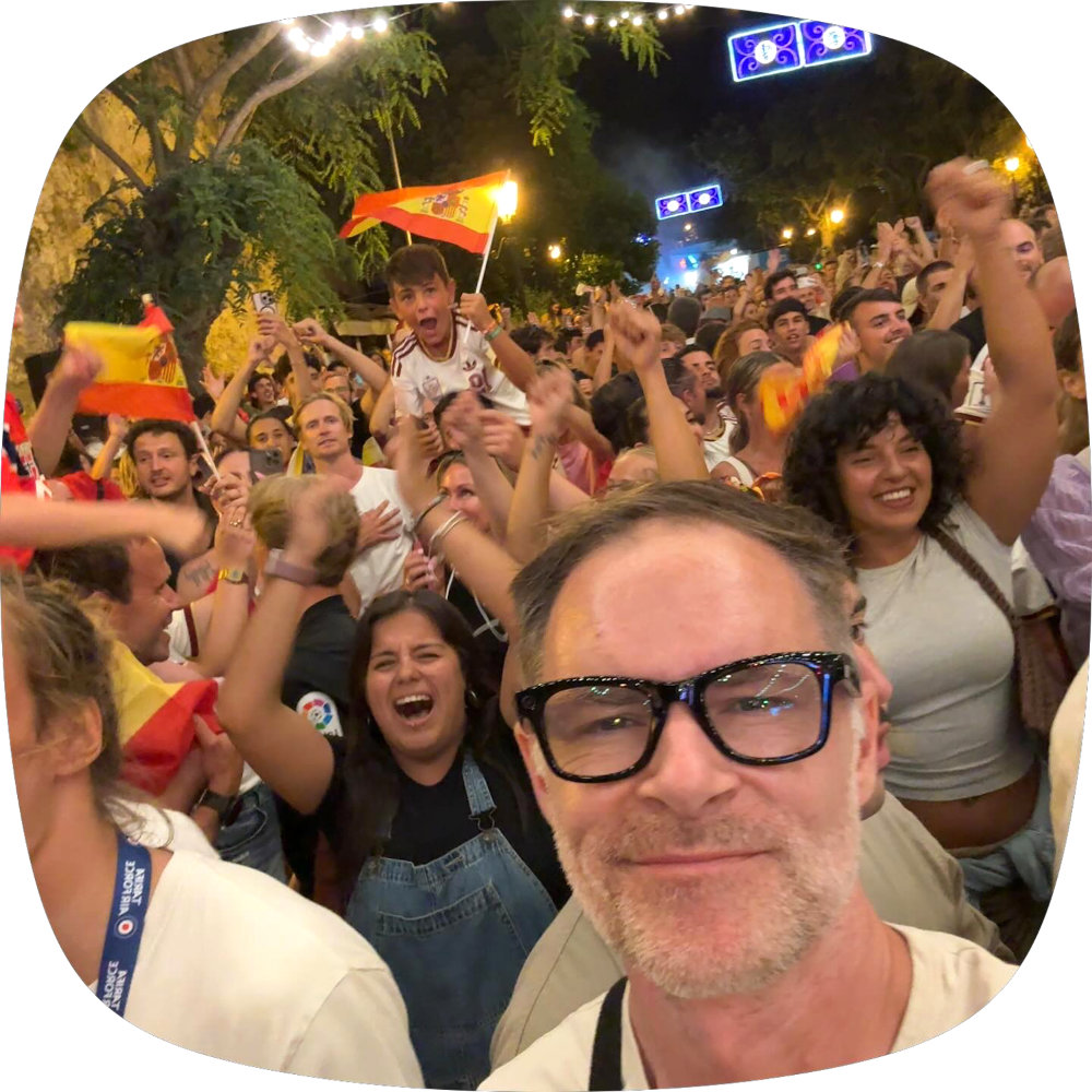 Mittendrin statt nur dabei: Public Viewing WM Finale 2026 in Tarifa, Spanien